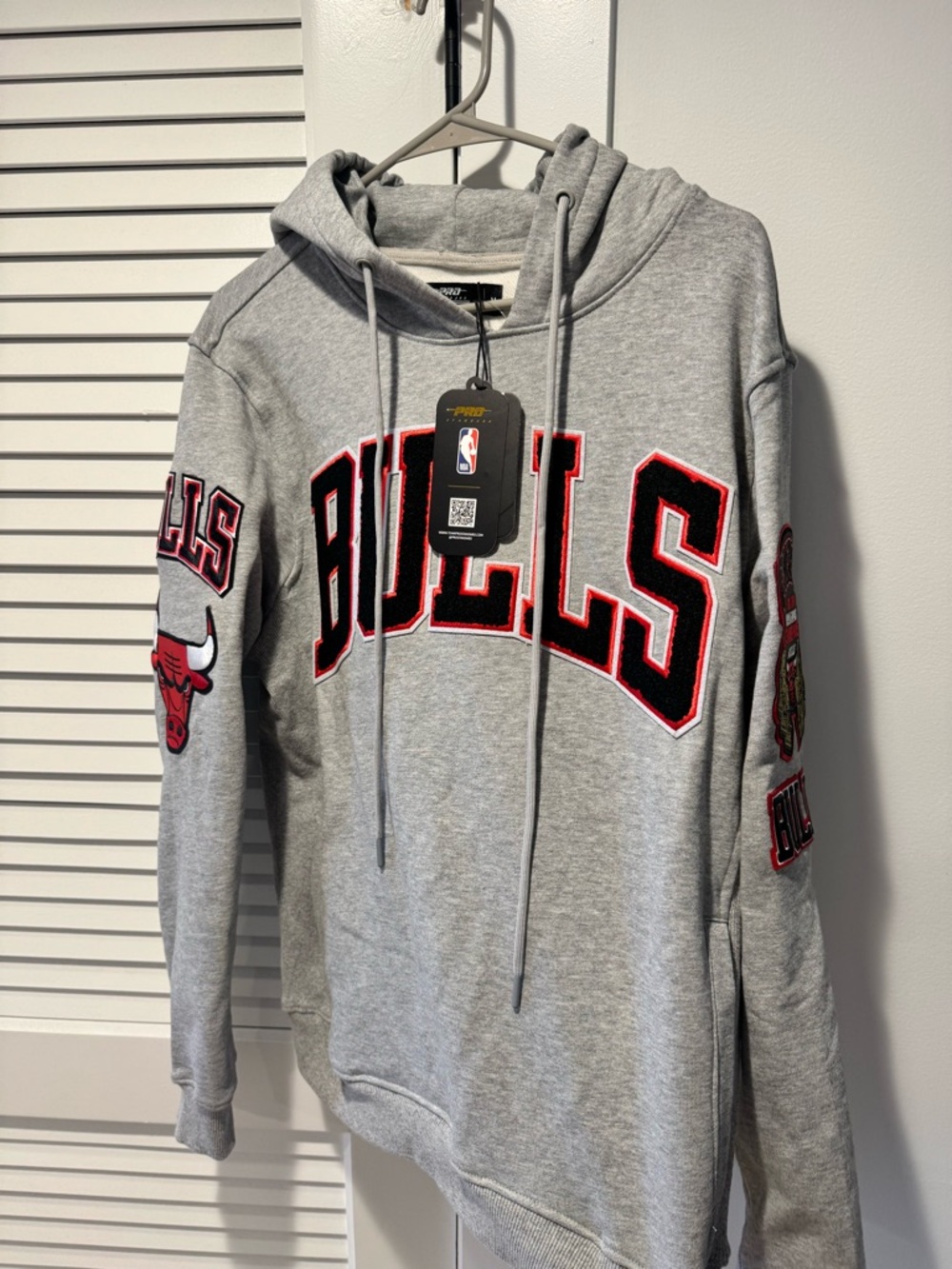 Chicago Bulls Hoodie - Picture 2 of 9